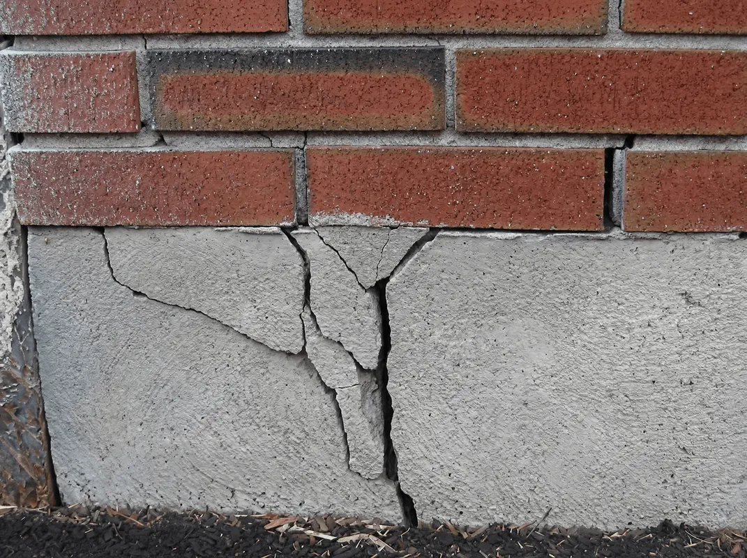 Concrete foundation with serious structural damage in Mobile, AL